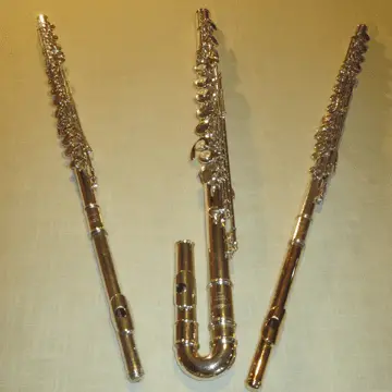What is the difference between a C flute and an alto flute?
